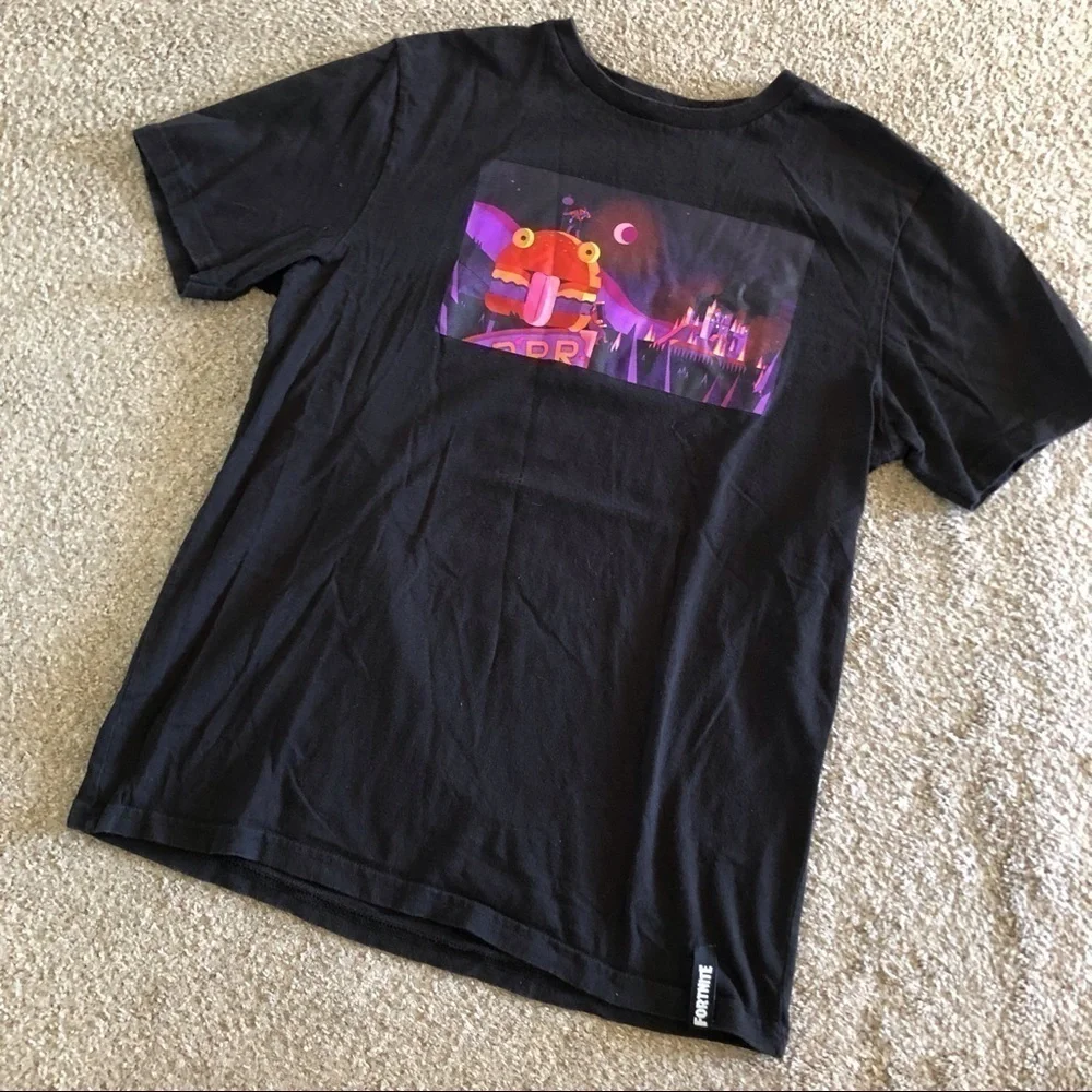 Fortnite hamburger cityscape black short sleeve graphic tee in size XXL